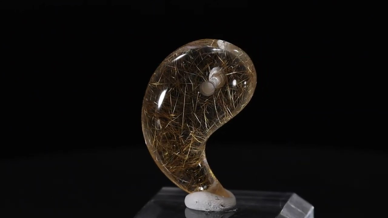 ヒマラヤ水晶 勾玉035 - YouTube