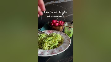 SICILIANI CREATIVI - Pesto di foglie di ravanelli - Radish leaf raw pesto - #shorts #pestopasta