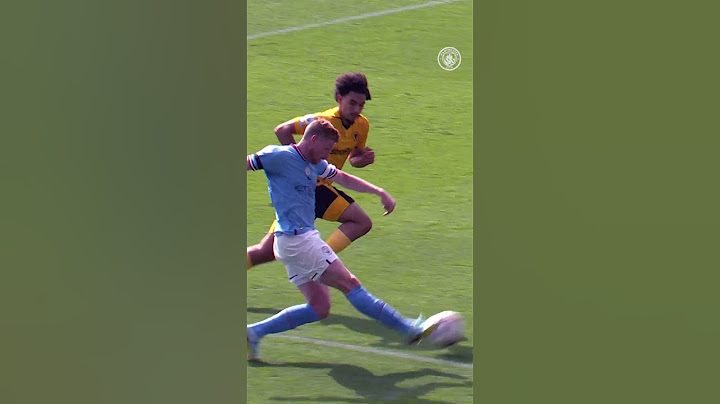 ⚽️ A Ridiculous FINISH From PHIL FODEN 😮‍💨 #mancity #football #skills #goal #shortsvideo #shortsfeed