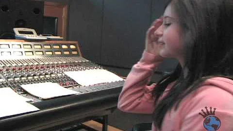 Kacie Lynch In The Making of Gravity!!!