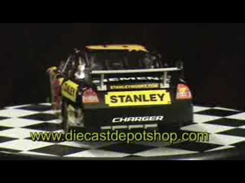 ELLIOTT SADLER 2008 STANLEY TOOLS 1/24 NASCAR DIEC...