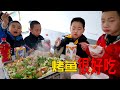 過新年了，堂哥準備烤魚，孩子們可開心了 | It's so delicious! I'll make it again in the future! Incredible Fish Recipes