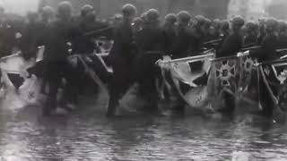 Sovyet Zaferinin Zirvesi Nzi Bayrakları Stalinin Ayakları Altında 1945 Arşiv