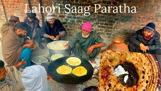 Desi Saag Paratha In Lahore 😋| Lahore Cheapest Saag Paratha Street Food Nashta | Aloo Saag Paratha