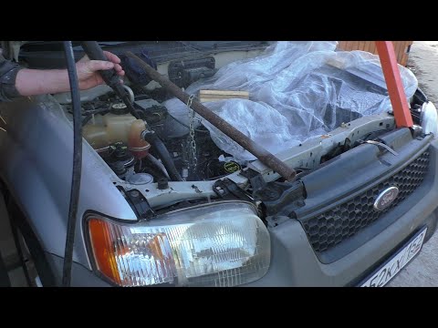 Video: Var är kylarlocket på en 2004 Ford Escape?