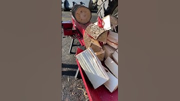 Making firewood! #tractor #logsplitter #firewood #bonfire #stihl #chainsaw #husqvarna #satisfying