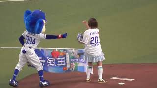 オアシズ大久保佳代子さんの始球式をサポートするドアラww 2023.06.24 プロ野球 中日ドラゴンズvsヤクルトスワローズ