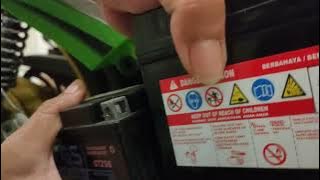 Pasang / ganti aki sepeda motor kawasaki kaze r