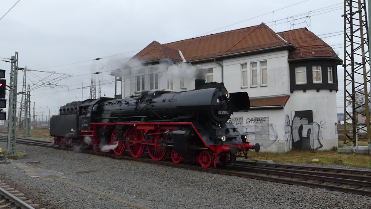 Leipzig Hbf am 20.12.2025. Gleich 3 Dampfloks unterschiedlicher Baureihen rühmten sich im Bahnhof.