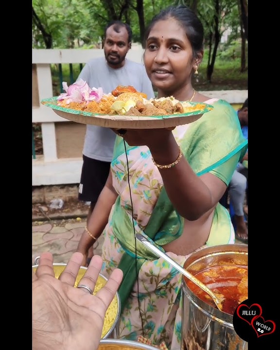 telugu aunty iduppu 😋#hip #navel #saree