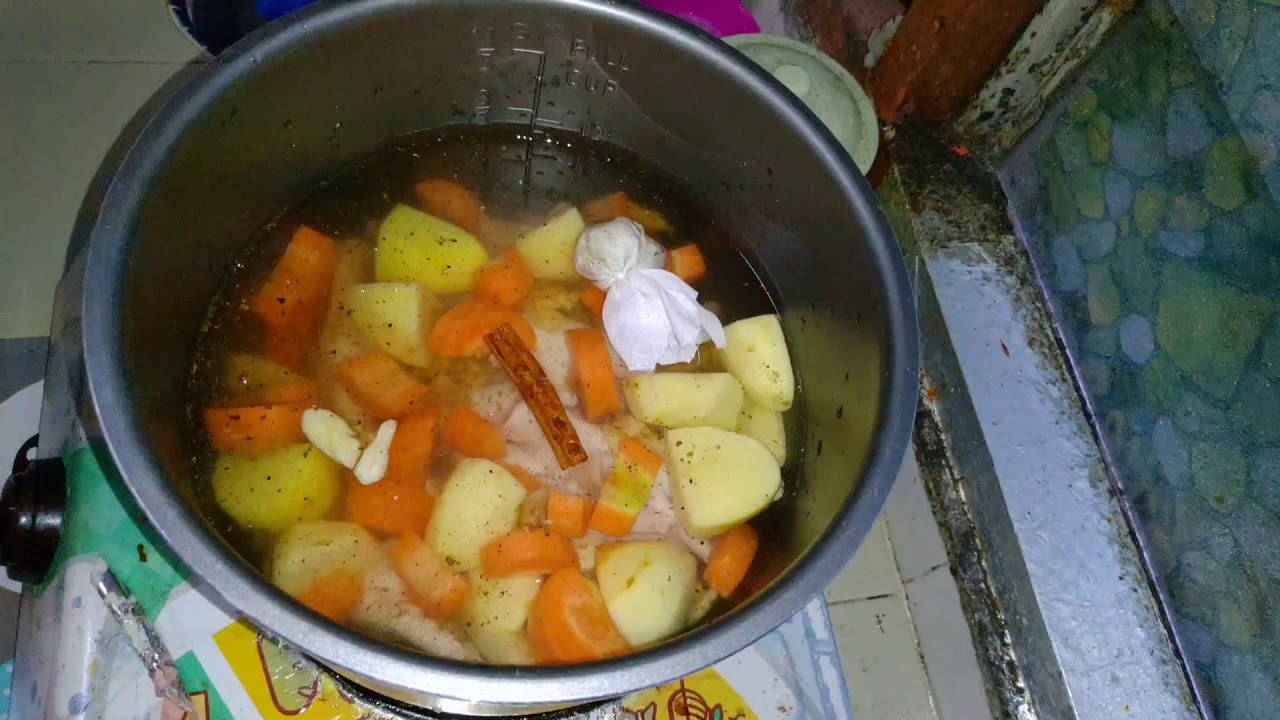 Sup kaki ayam menggunakan pressure cooker Dessini. YouTube