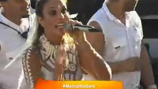 Ivete Sangalo e vingadora cantando o sucesso metralhadora no carnaval de salvador 2016