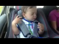 Guardate questo bambino. molto divertente
