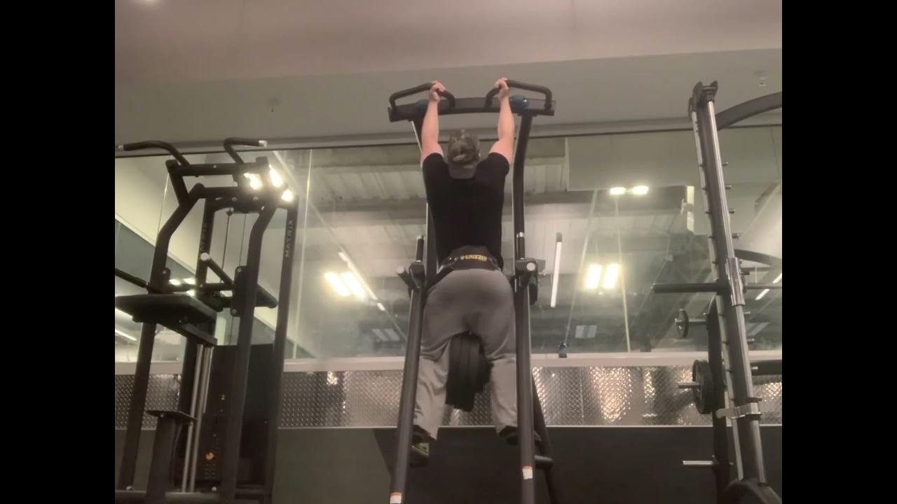 535 snatch grip deadlift vs straps + 150x1 &90x6 weighted chins YouTube