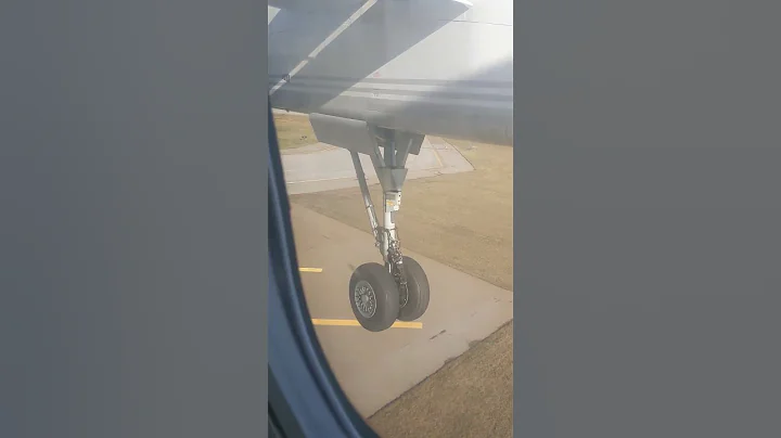 Porter Airlines Dash-8-400 Lands in Ottawa - Nov 12 2024