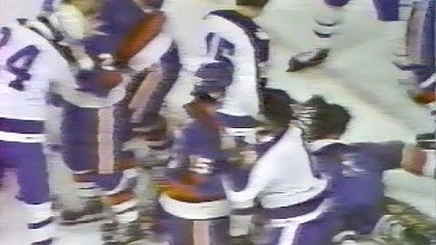 Garry Howatt vs Mike Palmateer Apr 23, 1978