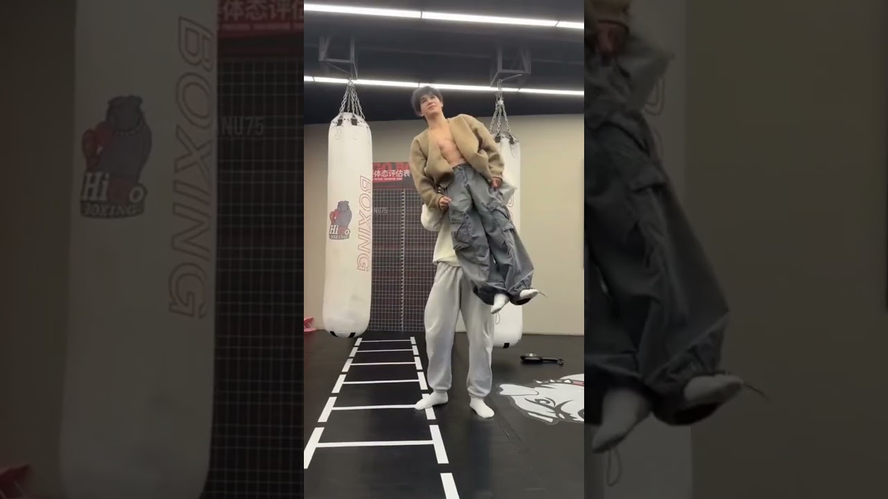 Not a mannequin, but a complete jerk!