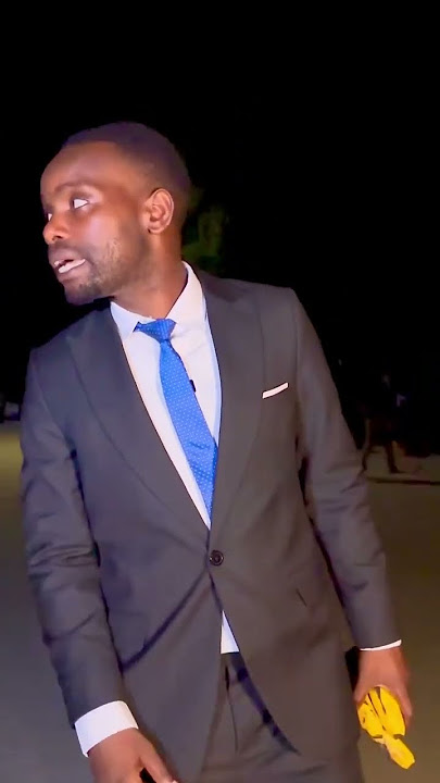 BARAKA MPENJA AMPIGA BUSU MREMBO BARABARANI 😂😂