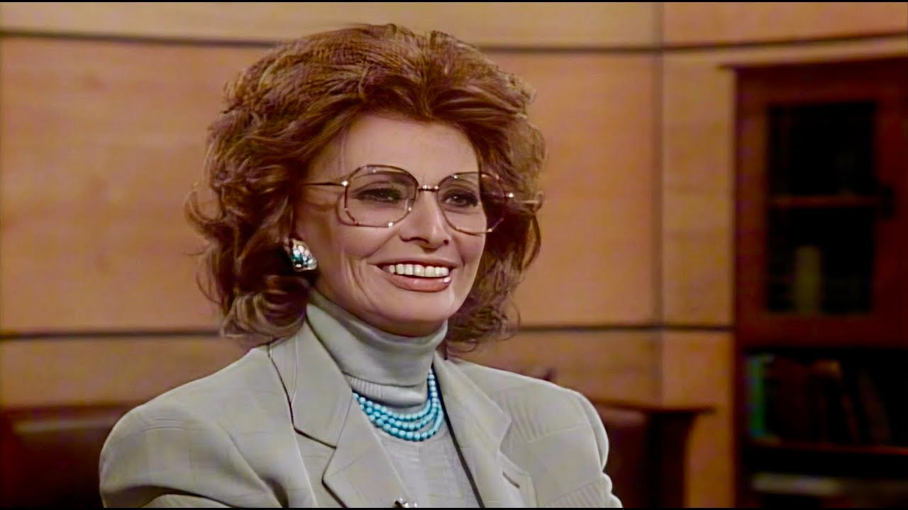 Sophia Loren Cooks "Spaghetti al Pomodoro Crudo" (Live Demo 1999)