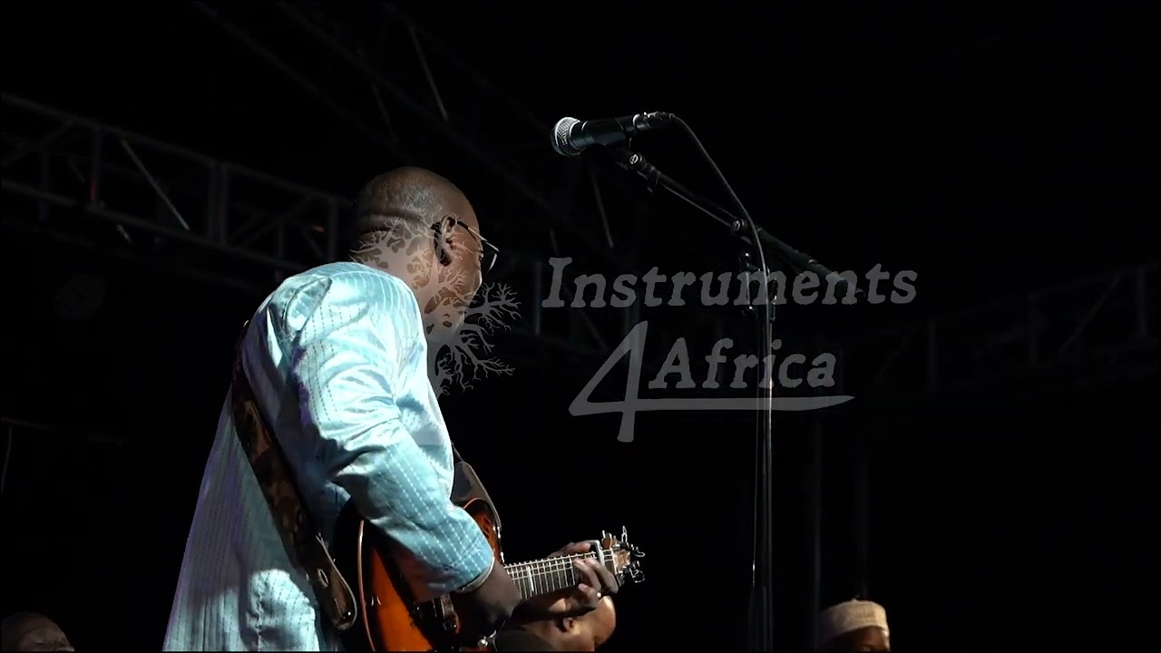 Vieux Farka Touré en concert au festival international Do de Garana