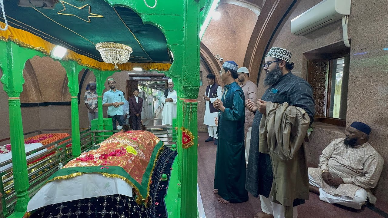 Salaam at Dargah Multani Badesha BIDAR