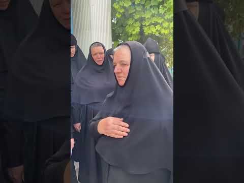 Сестры Александровской обители провожают своего Архипастыря