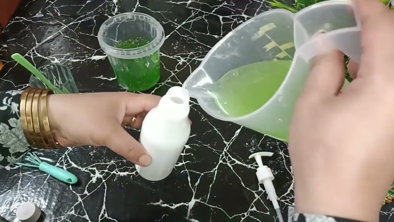 مش هتصدقي سيروم لتنعيم وفك تشابك الشعر بمكونين من البيت 👍