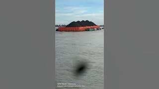 pencurian batubara di tongkang di sungai Mahakam.