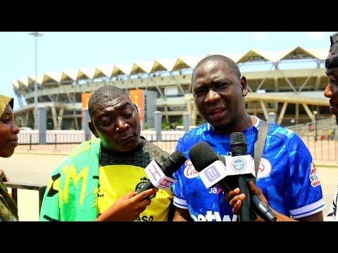 TAZAMA MBWEMBWE ZA MASHABIKI WAKIPEANA VICHWA