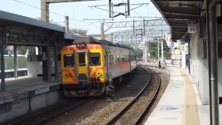 304次 DR2900(DR2905-DR2953-DR2906)及DR3000(DR3047, DR3094, DR3048, DR3015, DR3078, DR3016)柴聯車自強號離開高雄車站
