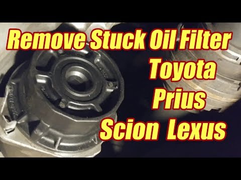 Video: Come si rimuove il filtro dell'olio su una Toyota Corolla?