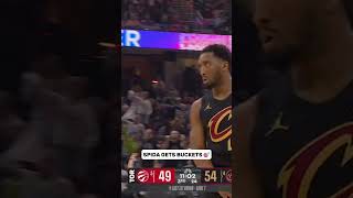 Mitchell gets to work with a stepback 3 and a crafty finish inside 👀 #NBAHighlights #NBAPlayoffs
