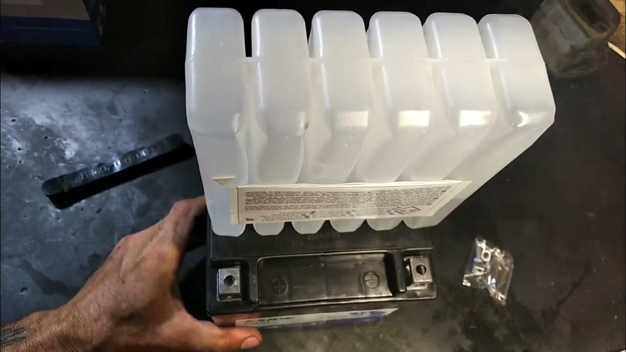 Suzuki Volusia (C50) 800 Replace Battery Box - YouTube