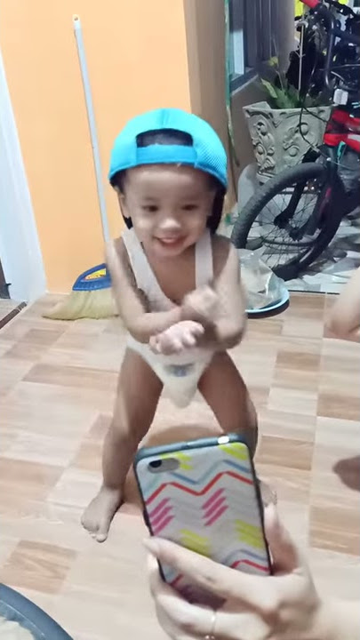 Goyang hot baby kriwul...🤣🤣🤣🤣🤣🤣