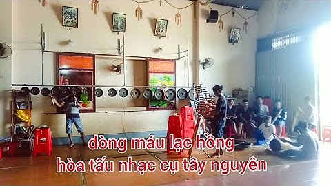 Dòng máu lạc hồng hoà tấu nhạc cụ dân tộc do các nghệ nhân làng PleikuRoh thể hiện