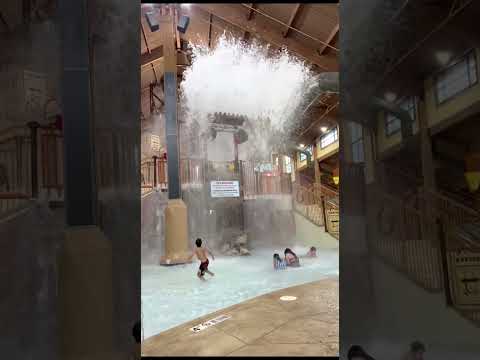 Video: Wilderness Wisconsin Dells - Parc acvatic interior enorm