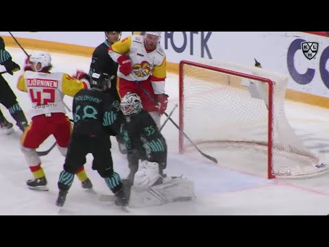 Traktor vs. Jokerit | 04.10.2021 | Highlights KHL