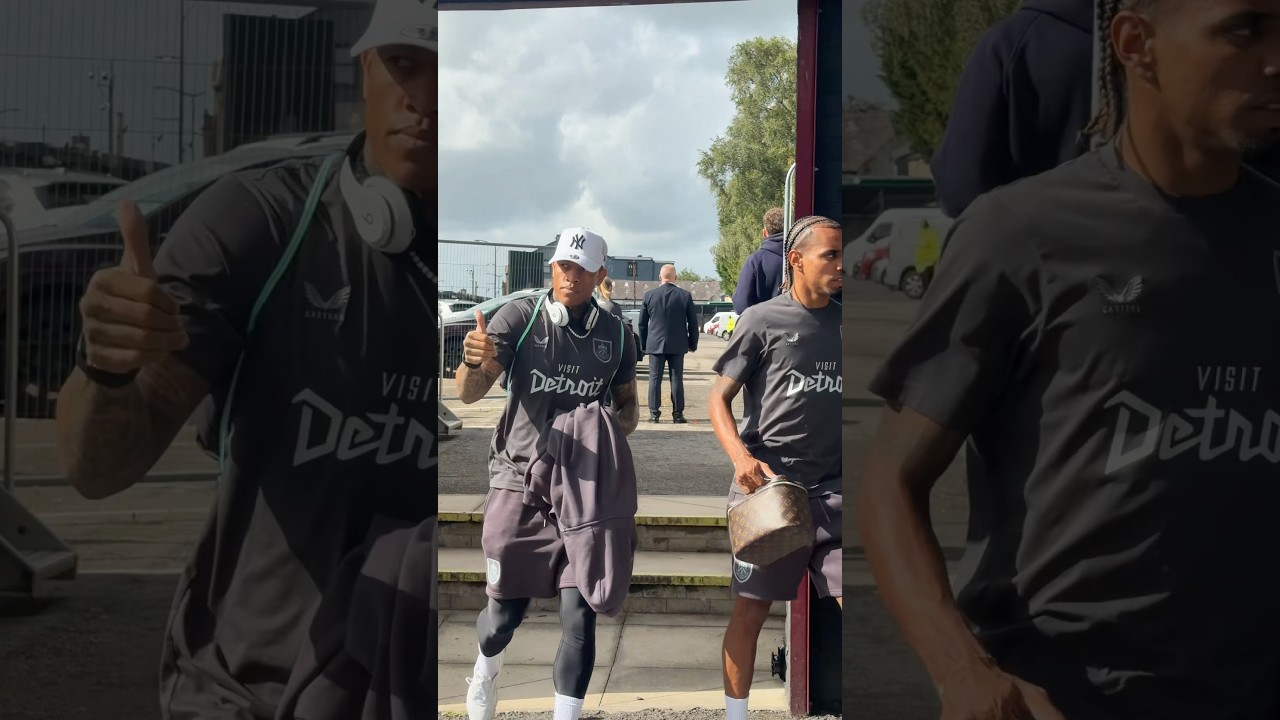 Matchday arrivals 🤝 #BurnleyFC #Football #efl