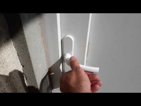 Video: Kako namjestiti vrata da se zaključaju?