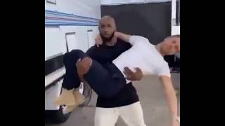 Hoca Ders Anlatırken Tv Başındaki Öğrenciler