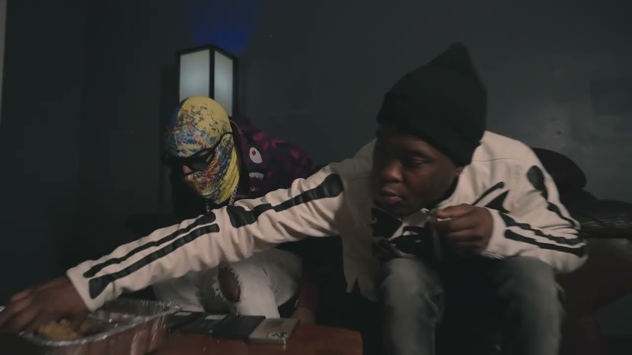 LIL DUMP & KEMPER - 187Talk (Official Music Video) auf YouTube ansehen LIL DUMP & KEMPER - 187Talk (Official Music Video) auf YouTube ansehen