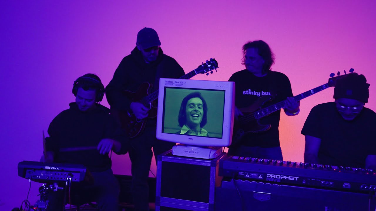 Carolina | Szécsi Pál X Stinky Bugs