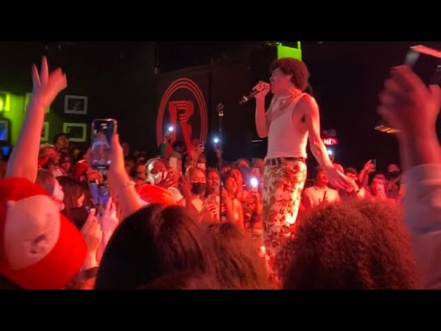 isaac dunbar - blueberry brows live @ the roxy