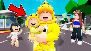MI HERMANITO JUEGA BROOKHAVEN POR PRIMERA VEZ en ROBLOX!!