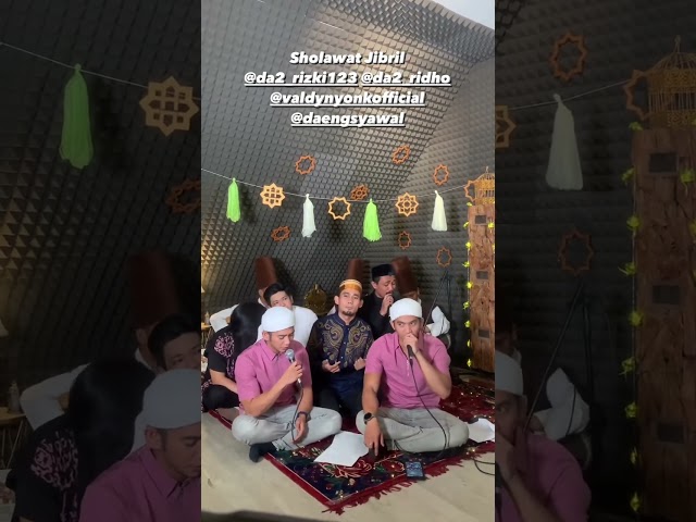 SHOLAWAT JIBRIL - RIZKI RIDHO, VALDY, USTADZ DAENG SYAWAL | Ramadhan Session Live Tiktok #shorts class=