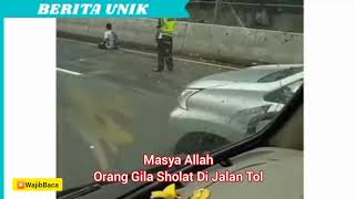 MASYA ALLAH Orang Gila Sholat Dijalan Tol