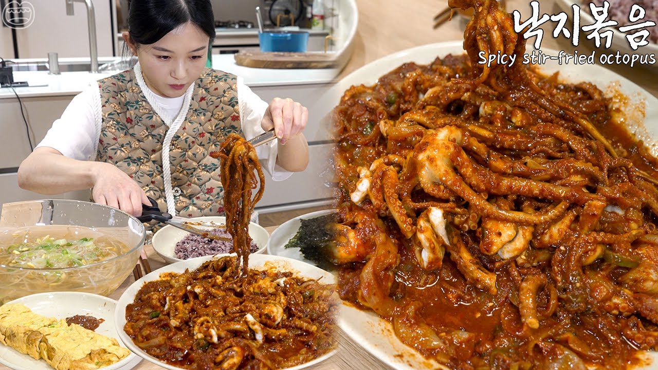 Настоящий мукбанг :) По-настоящему корейский острый жареный осьминог☆ Холодный суп из ростков фасоли