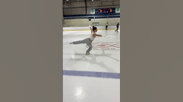 single axel jump 🤍 #figureskating #iceskating #icedance #axel #edea #jump #spin #rollerskating #nhl