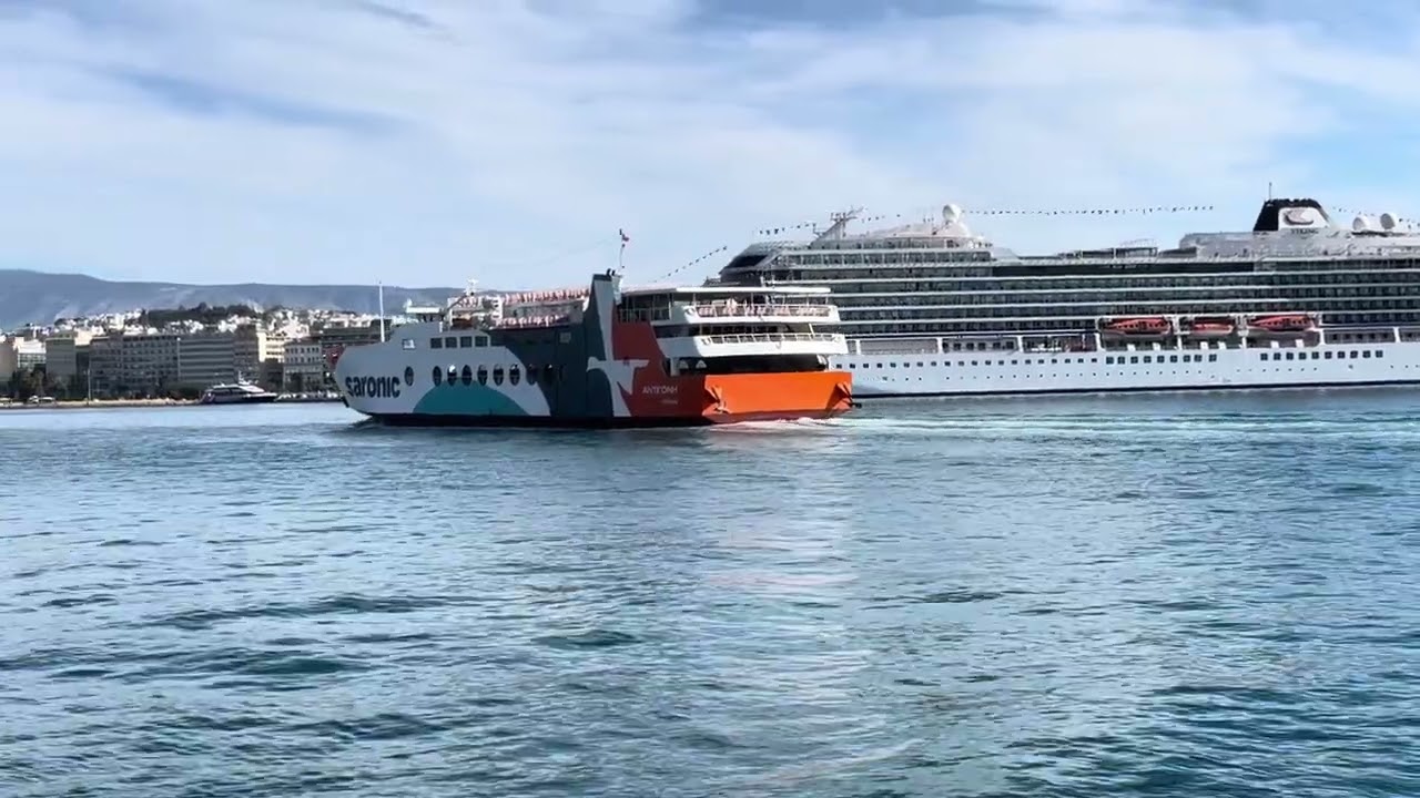 Η ΑΝΤΙΓΟΝΗ εισέρχεται στον Πειραιά, σχεδόν κλειστή παντόφλα