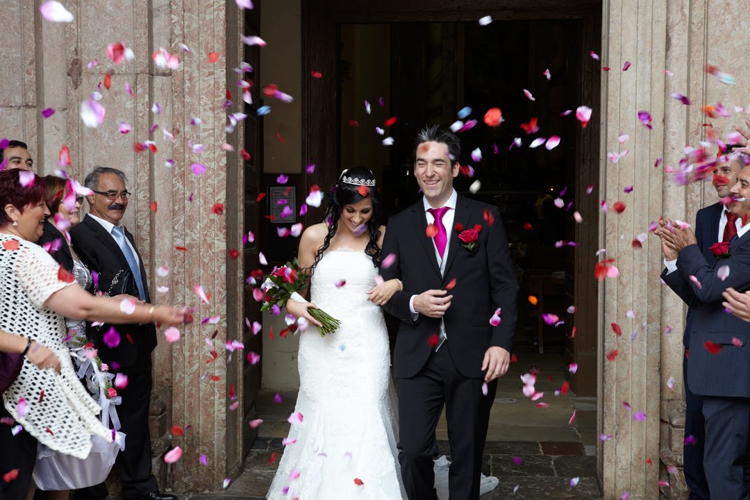 Boda en Ciudad Real con pétalos de Rosa